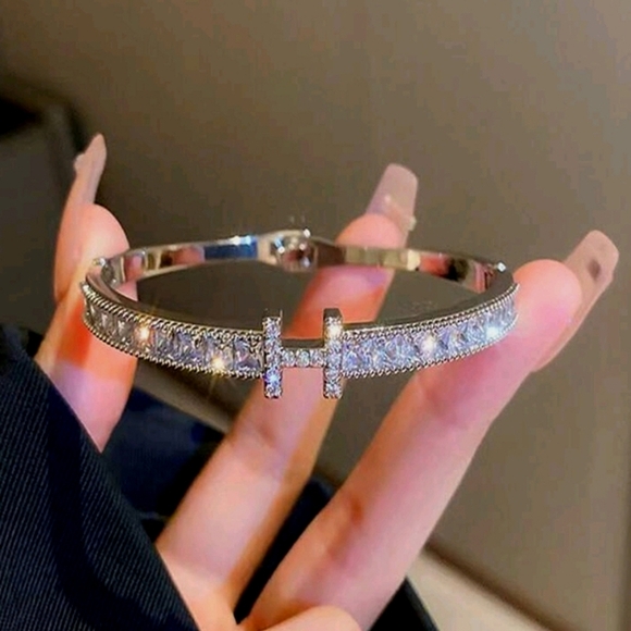 πNew Luxe Hermes Style Silver Bracelet Bangle With Rhinestone Crystals π - Picture 2 of 3